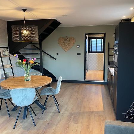 De Heerlykheid Wemeldinge, Vlak Bij Strand En Bos, Ruime Vakantiewoning Met Eigen Patio In De Karakteristieke Dorpsstraat מראה חיצוני תמונה