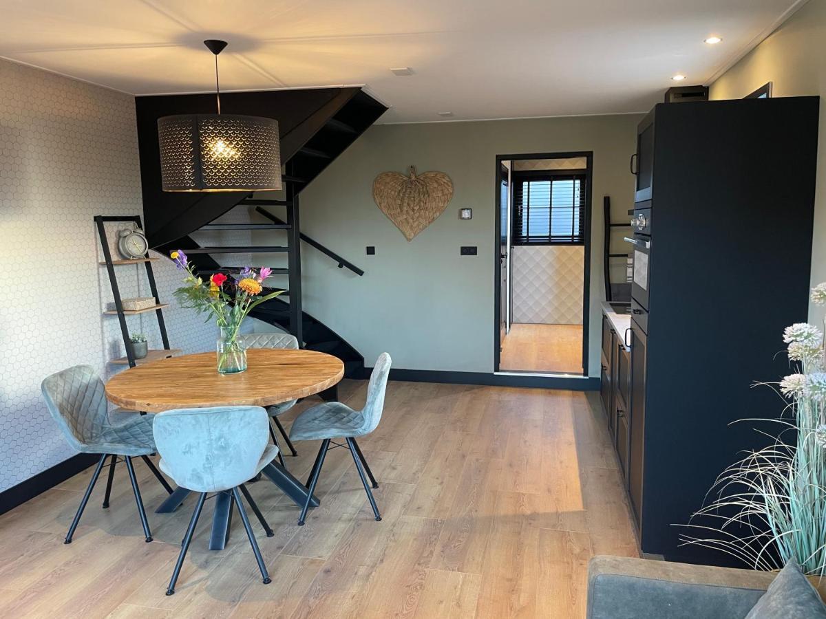 De Heerlykheid Wemeldinge, Vlak Bij Strand En Bos, Ruime Vakantiewoning Met Eigen Patio In De Karakteristieke Dorpsstraat מראה חיצוני תמונה